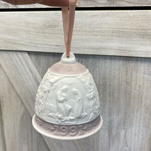 Lladro 1991 Annual Matte Porcelain Christmas Bell Ornament 5803 Nativity Scene